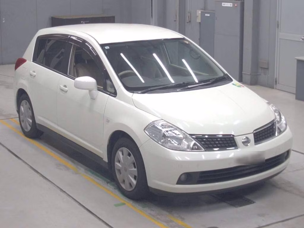 NISSAN TIIDA