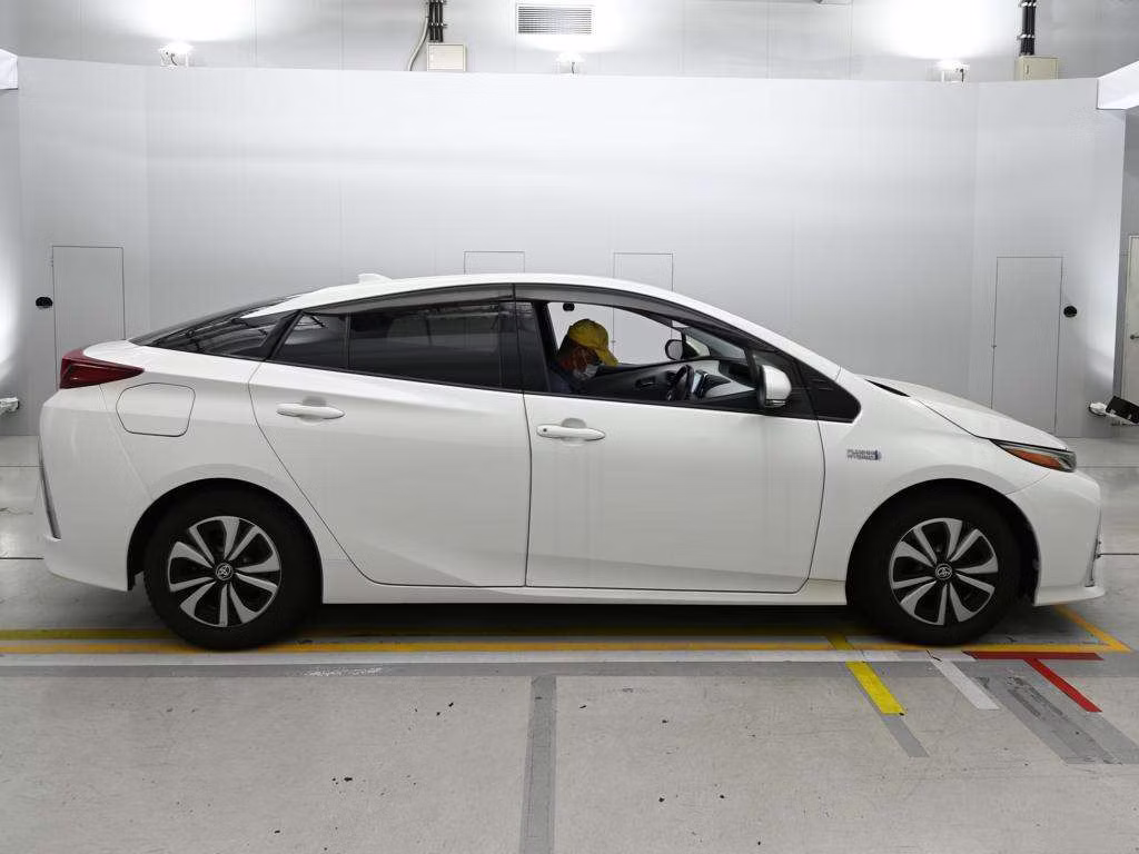 TOYOTA PRIUS PHV