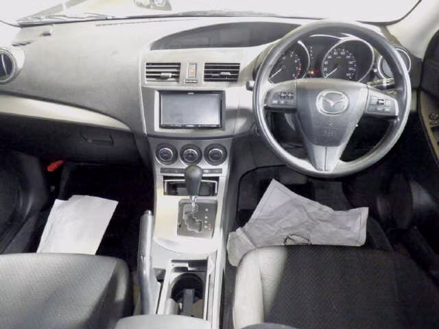 MAZDA AXELA