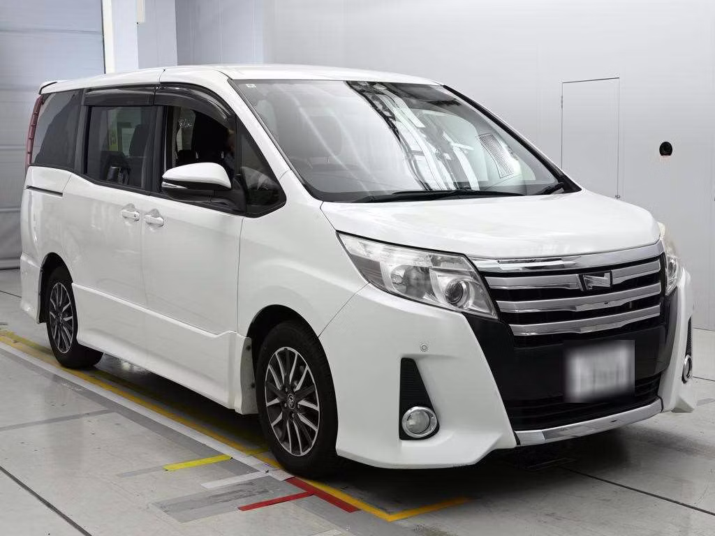 TOYOTA NOAH