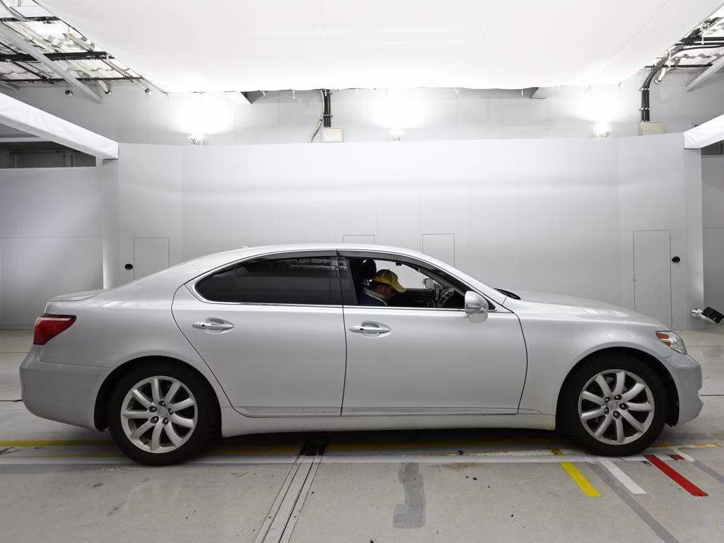 LEXUS LS460