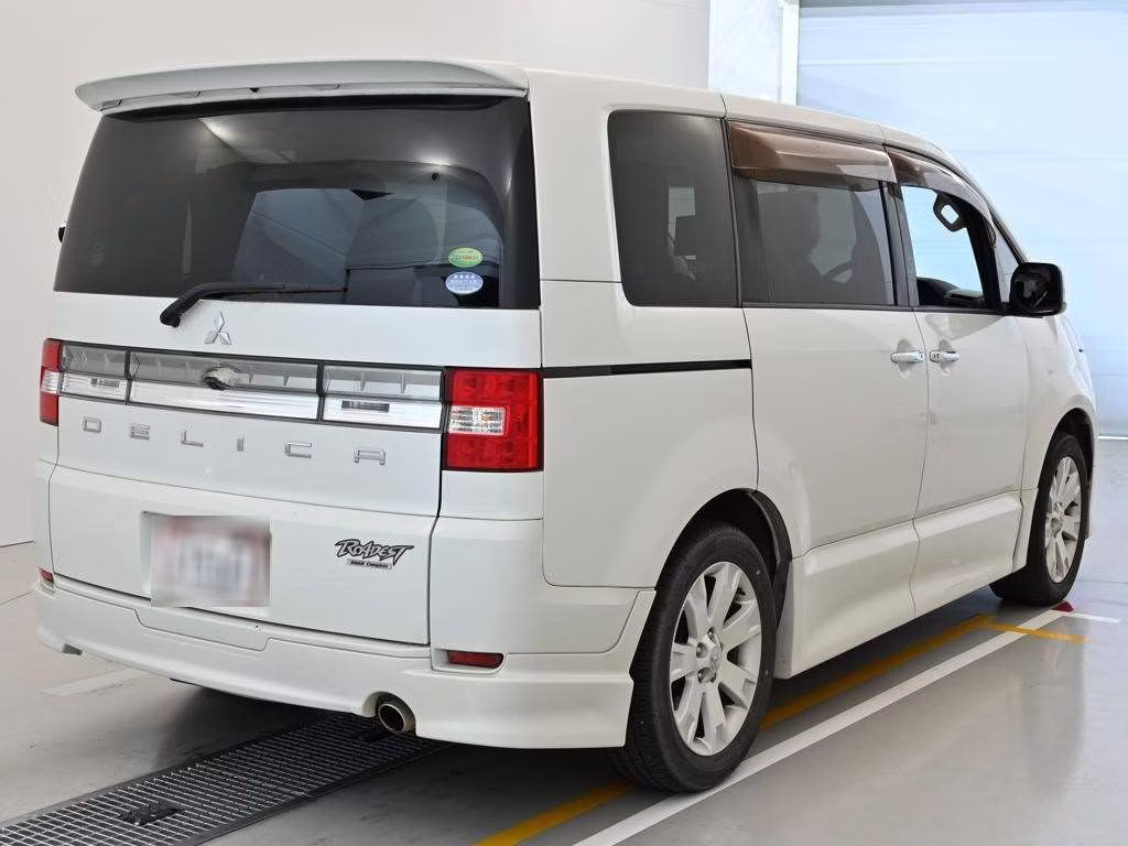 MITSUBISHI DELICA D:5