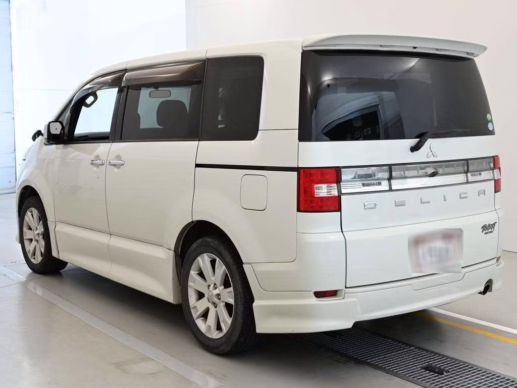 MITSUBISHI DELICA D:5
