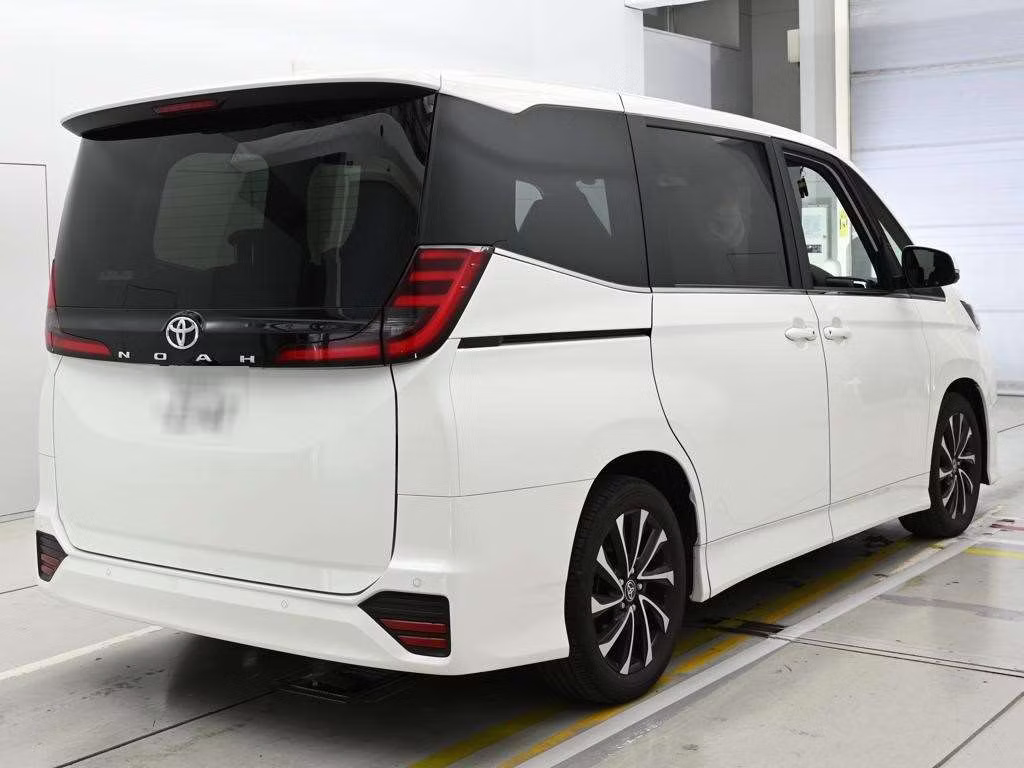 TOYOTA NOAH