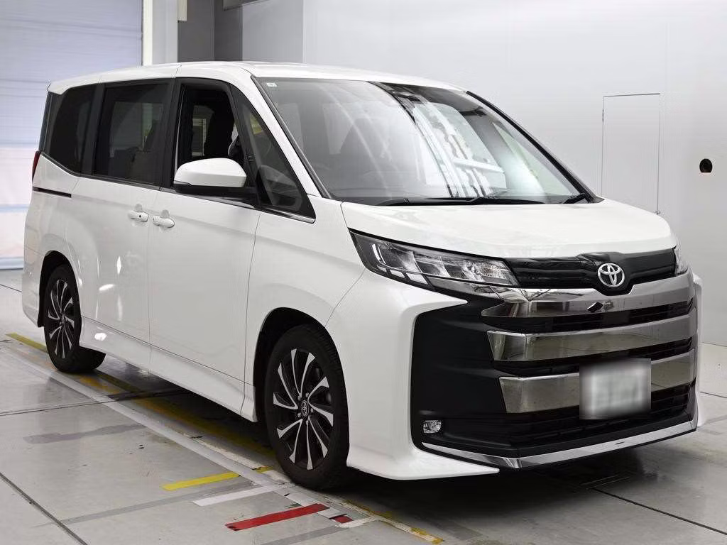 TOYOTA NOAH
