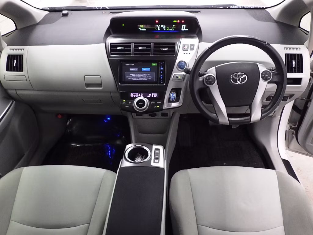TOYOTA PRIUS ALPHA