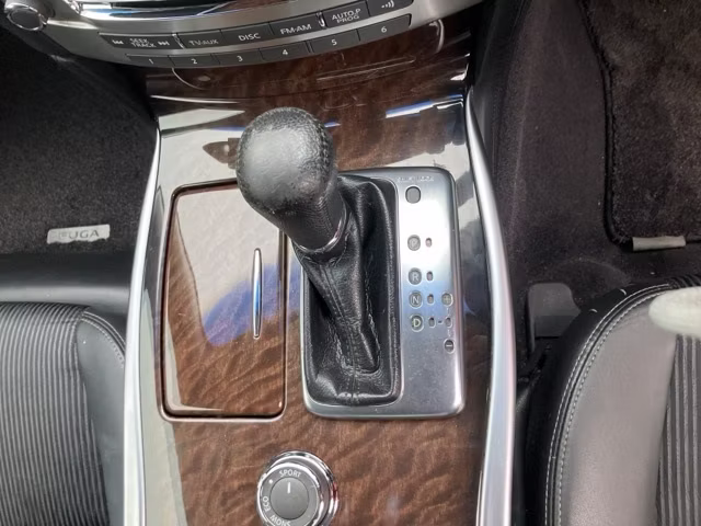 NISSAN FUGA