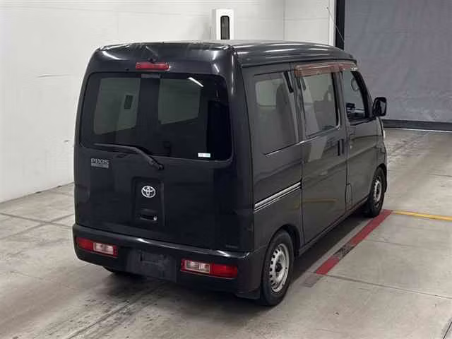 TOYOTA PIXIS VAN