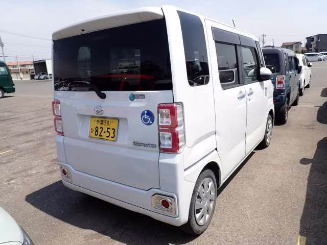 DAIHATSU WAKE