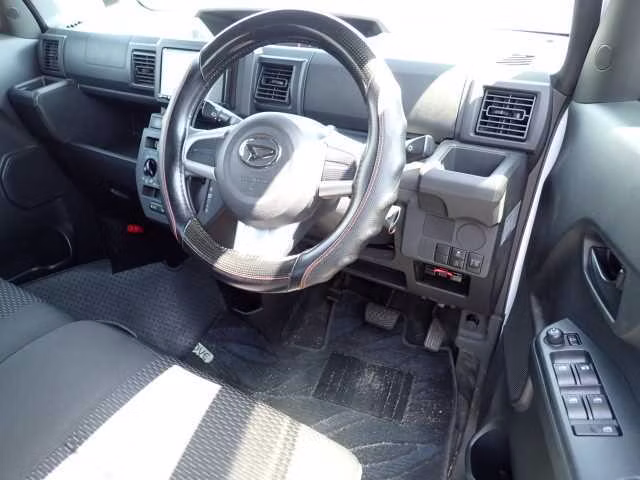 DAIHATSU WAKE