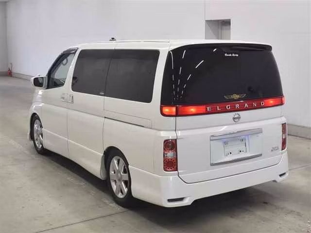 NISSAN ELGRAND