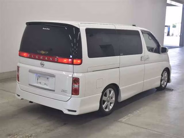 NISSAN ELGRAND