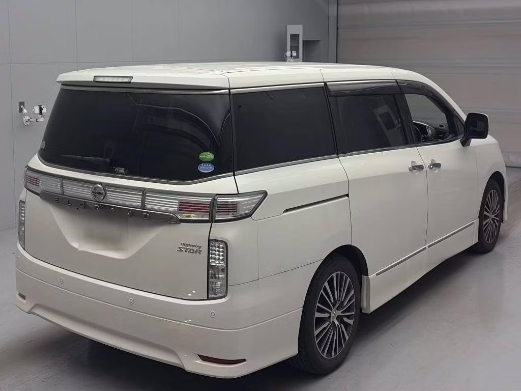 NISSAN ELGRAND