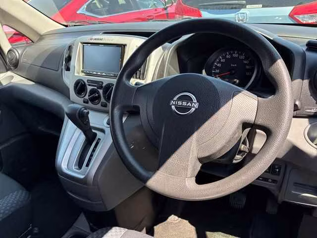 NISSAN NV200