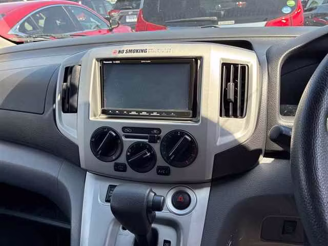 NISSAN NV200
