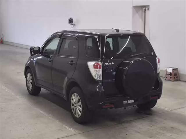 TOYOTA RUSH