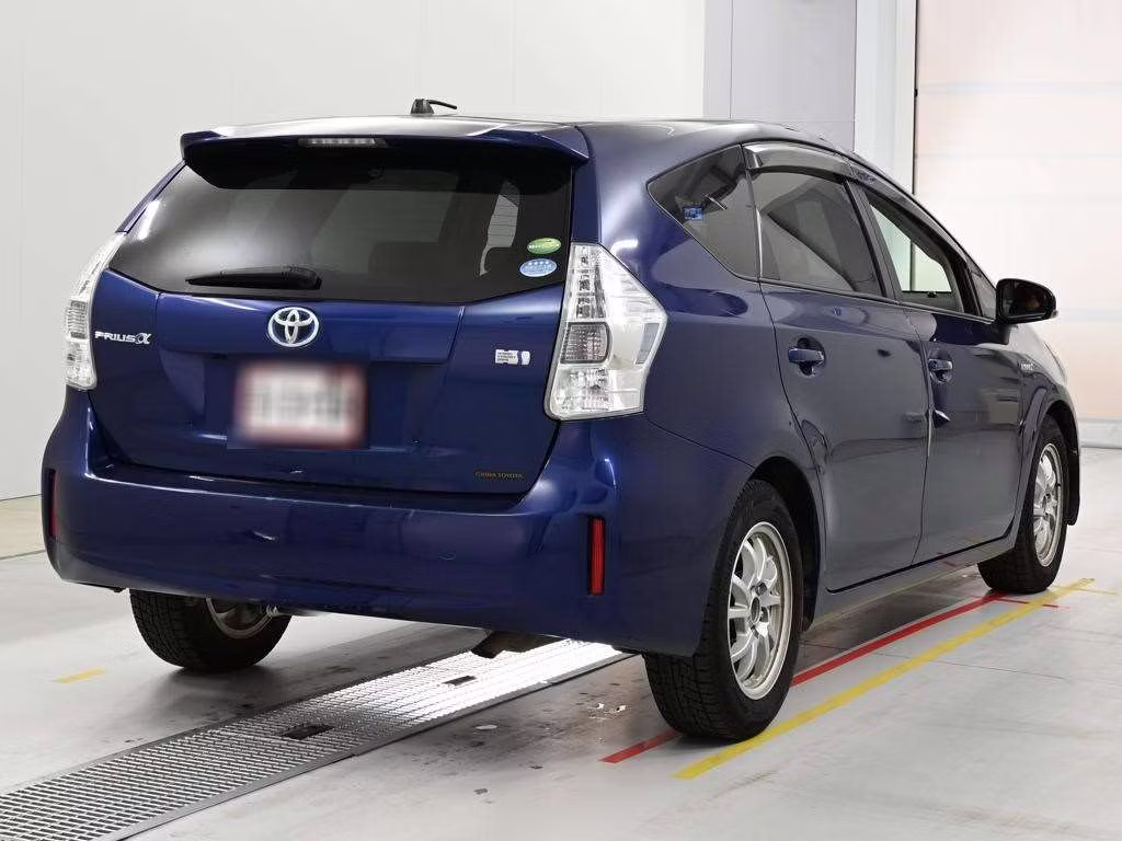 TOYOTA PRIUS ALPHA