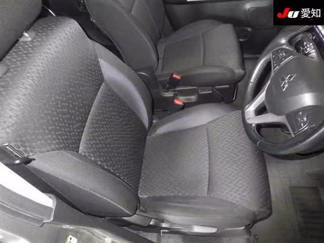 MITSUBISHI DELICA D:2