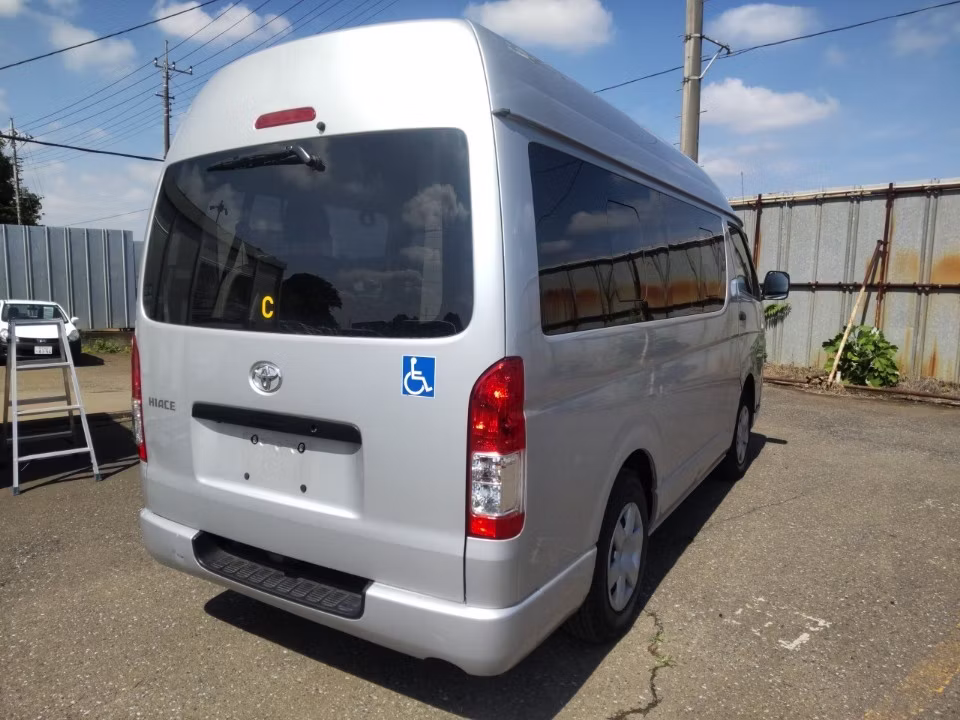 TOYOTA REGIUS ACE