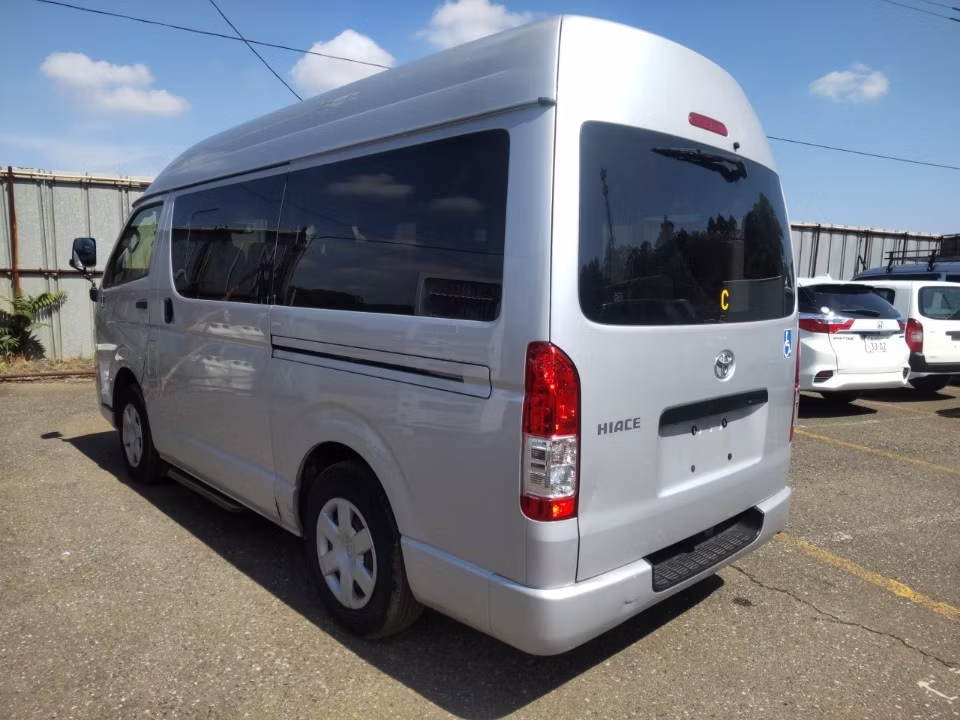 TOYOTA REGIUS ACE