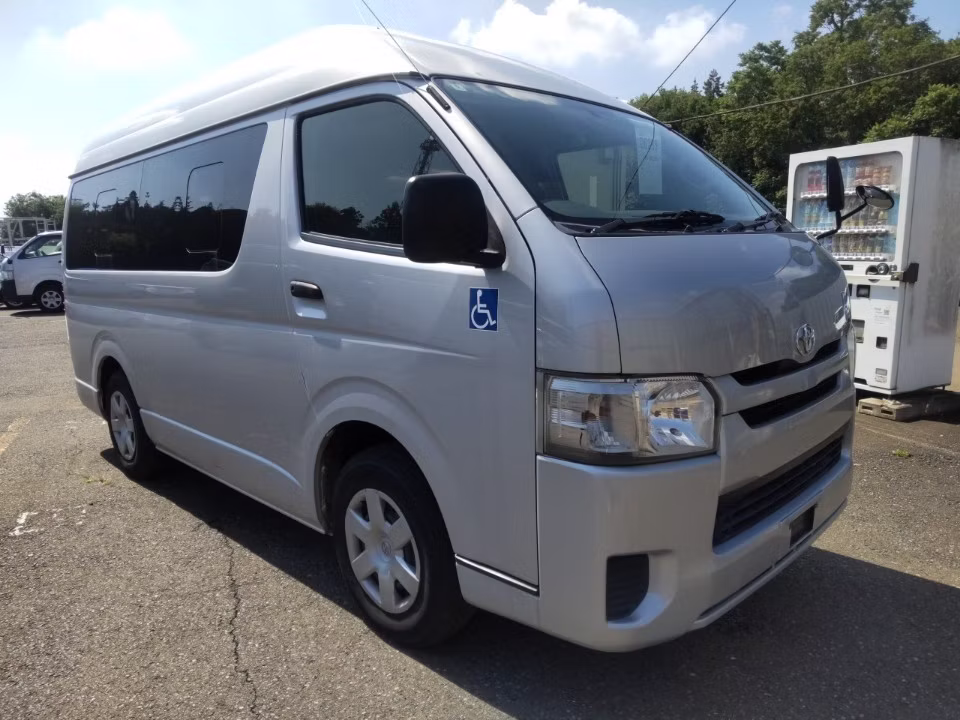 TOYOTA REGIUS ACE