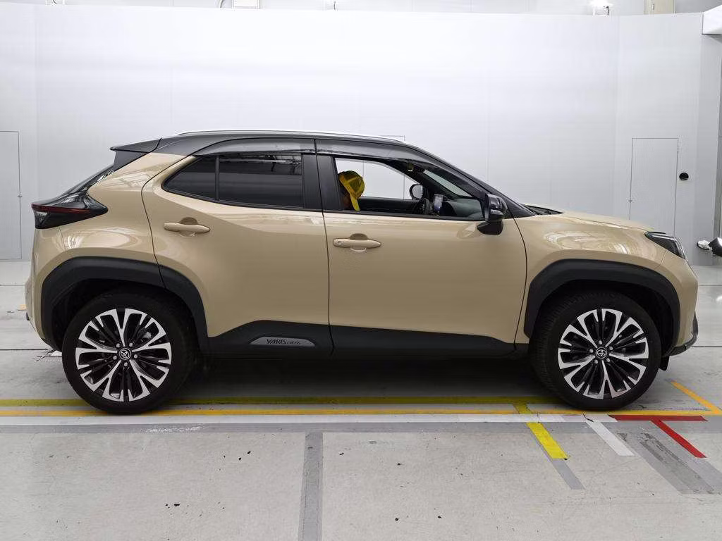 TOYOTA YARIS CROSS