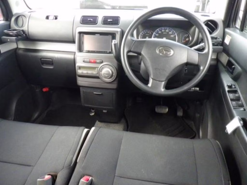 DAIHATSU MOVE CONTE