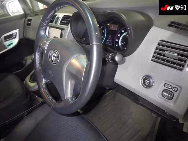TOYOTA MARK X ZIO