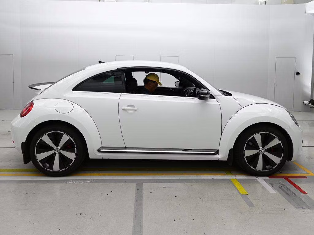VOLKSWAGEN BEETLE