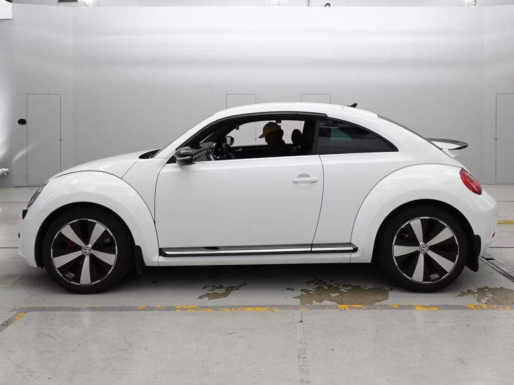 VOLKSWAGEN BEETLE