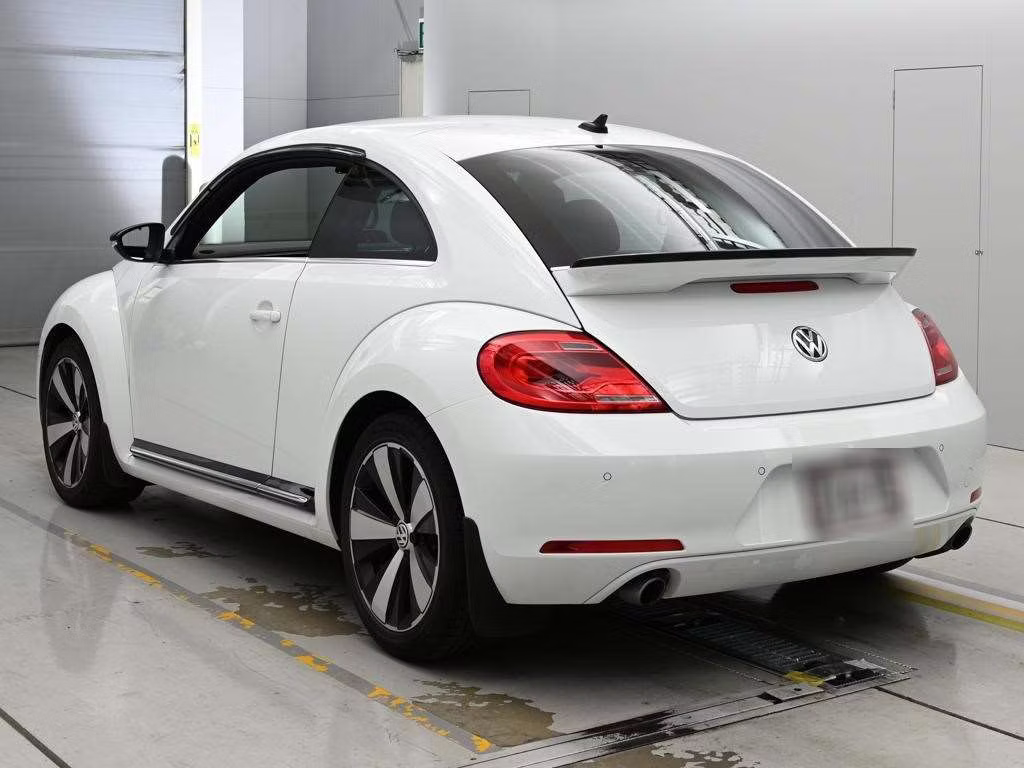 VOLKSWAGEN BEETLE