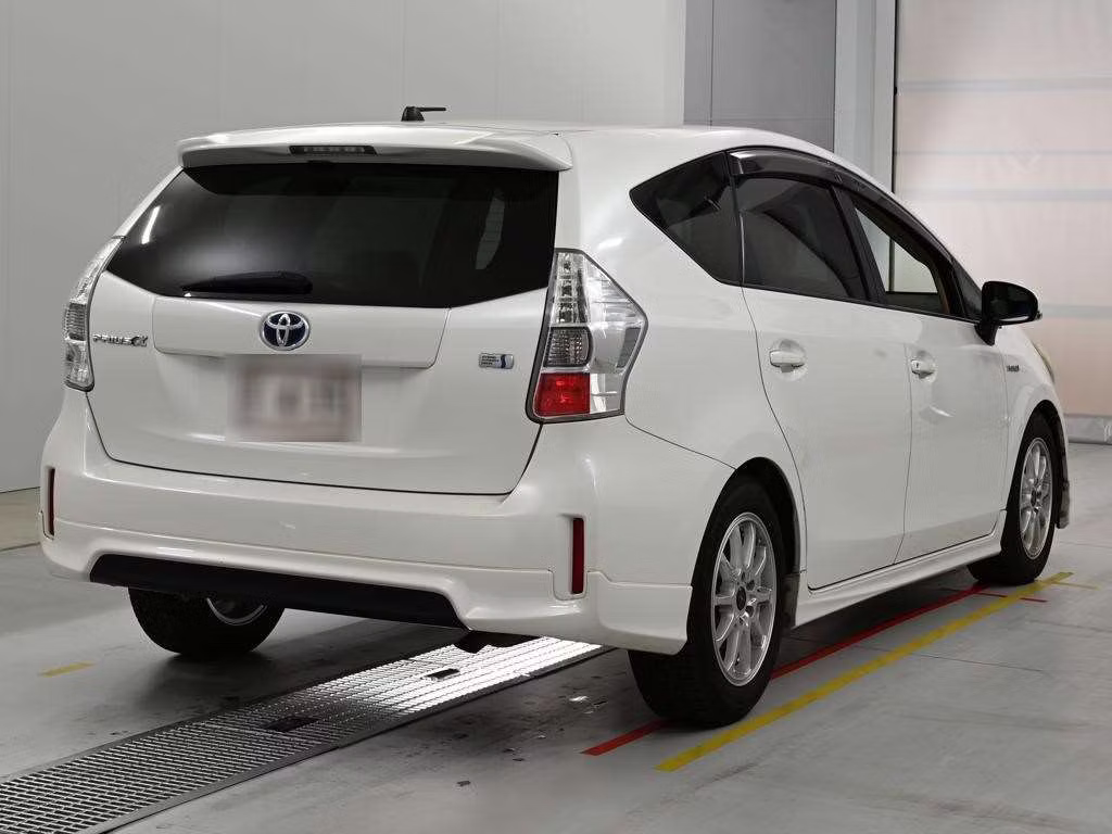TOYOTA PRIUS ALPHA