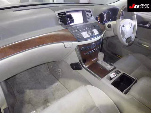 NISSAN FUGA