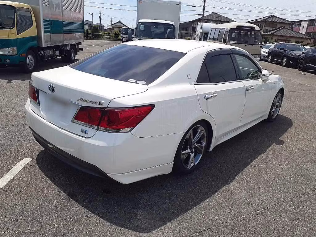 TOYOTA CROWN