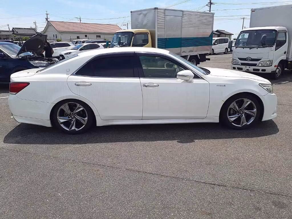TOYOTA CROWN