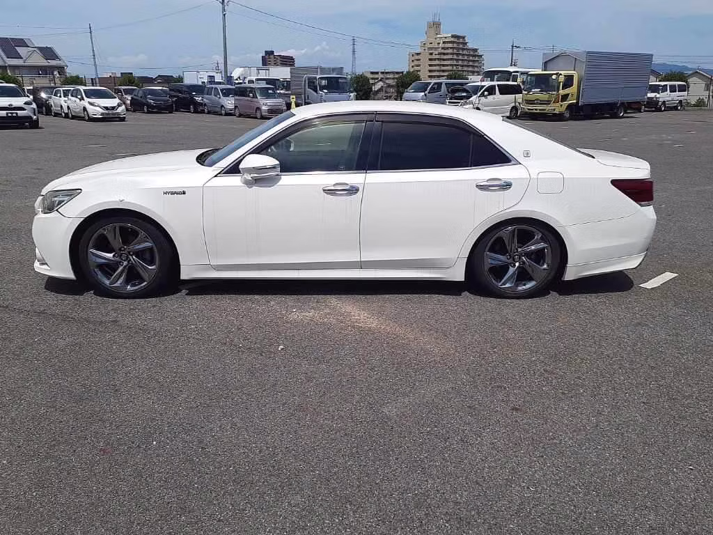 TOYOTA CROWN
