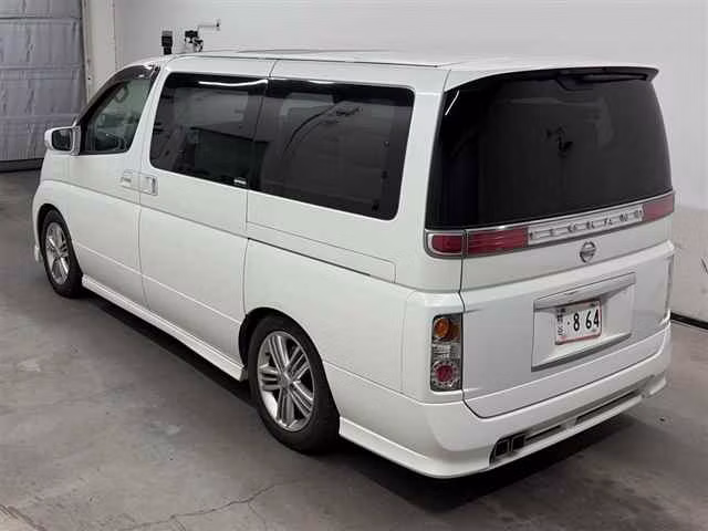 NISSAN ELGRAND