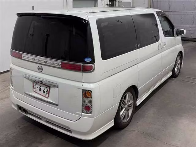NISSAN ELGRAND
