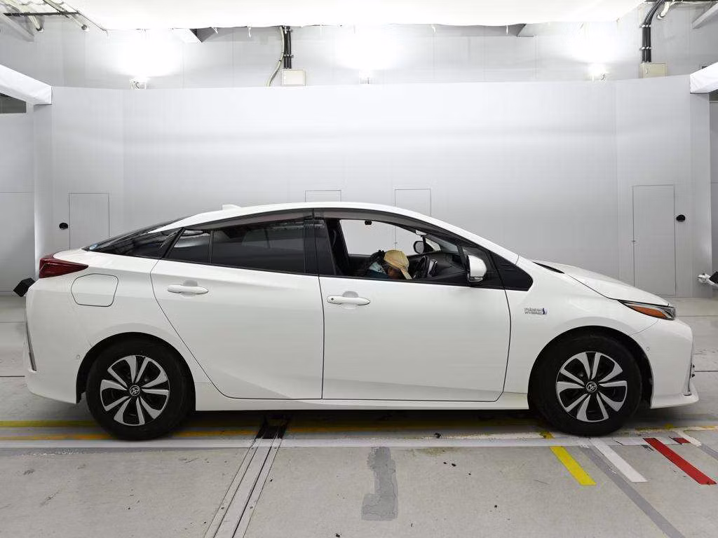 TOYOTA PRIUS PHV