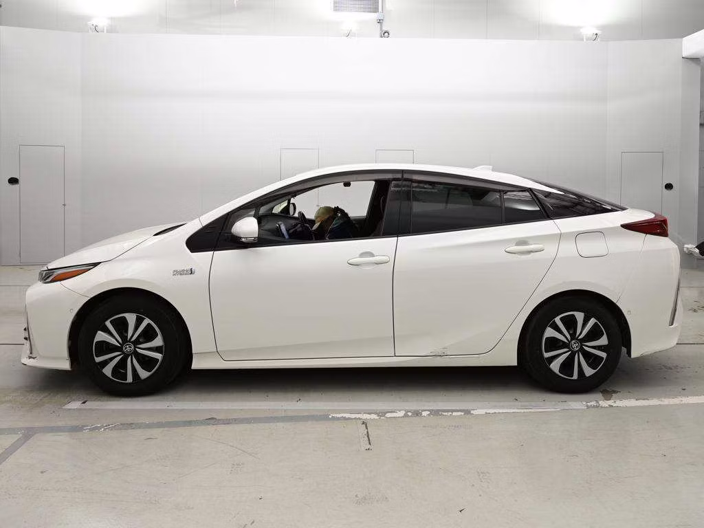TOYOTA PRIUS PHV