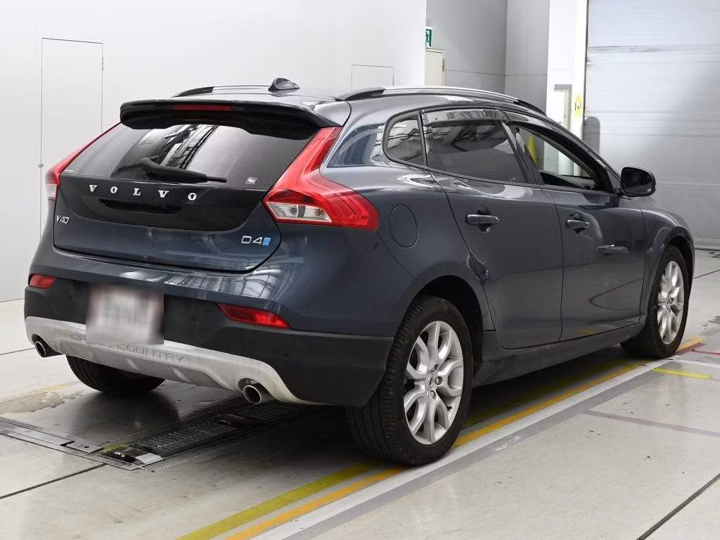 VOLVO V40