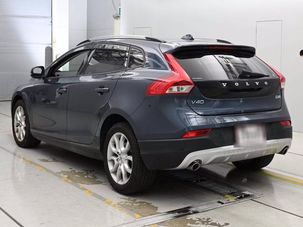 VOLVO V40