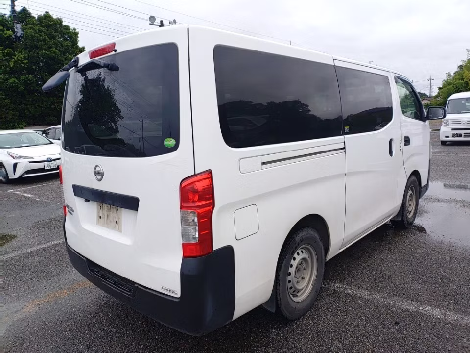 NISSAN NV350 CARAVAN