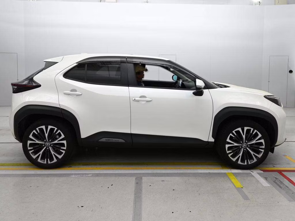 TOYOTA YARIS CROSS