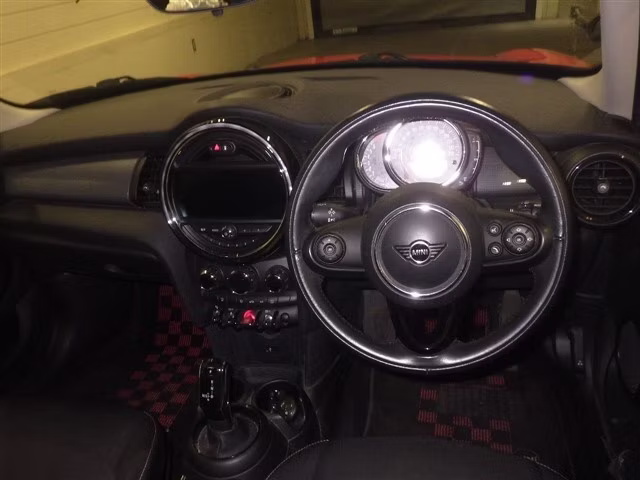 MINI HATCH
