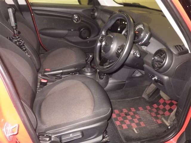 MINI HATCH