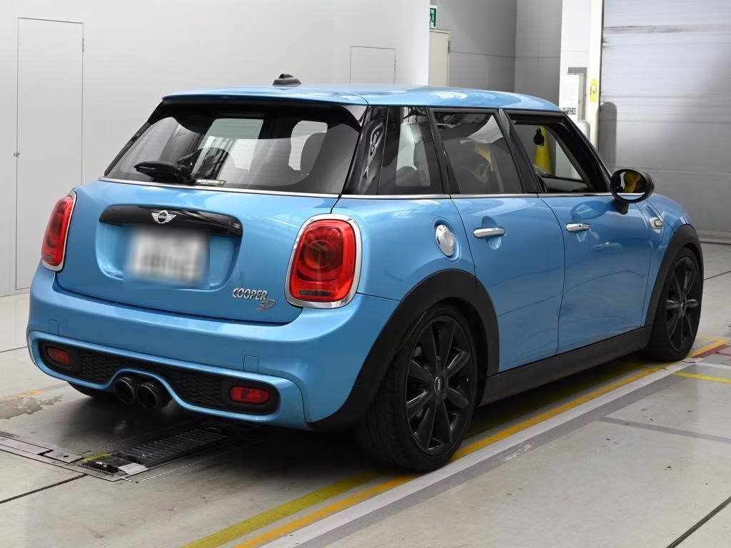 MINI HATCH