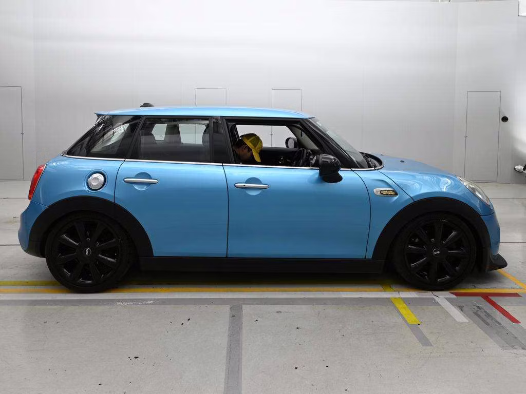 MINI HATCH