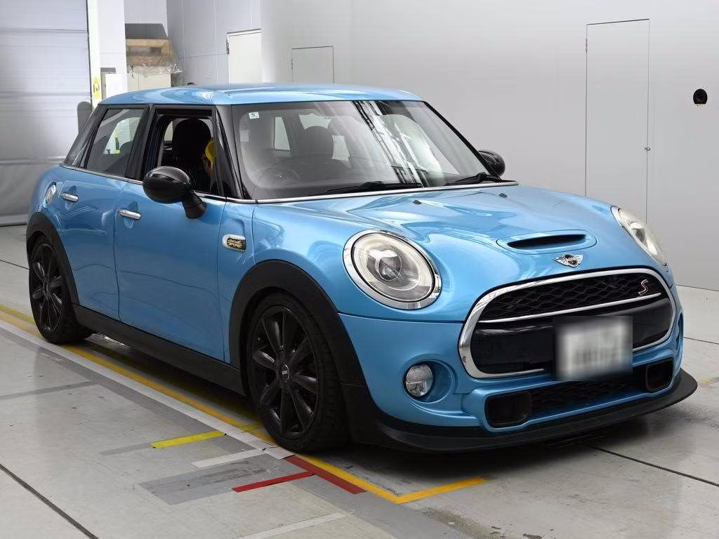 MINI HATCH