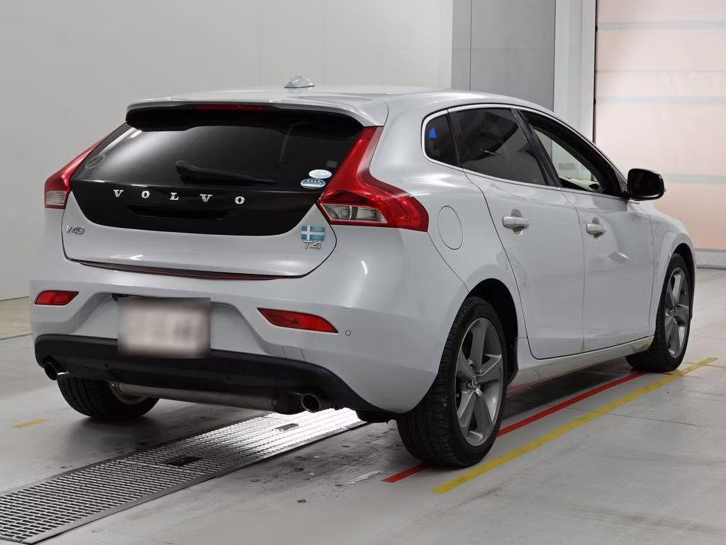 VOLVO V40